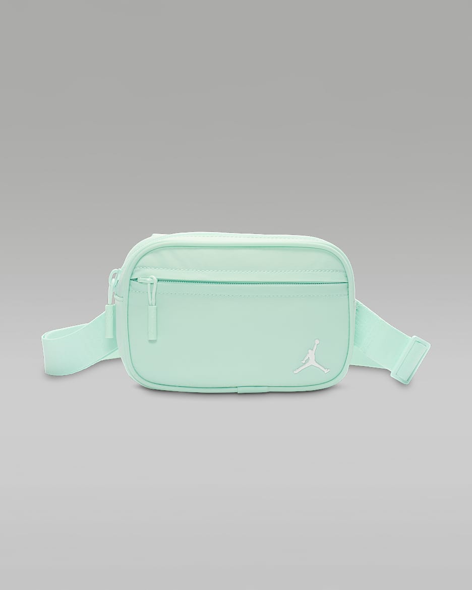 NIKE クロスボディバッグJordan Alpha Camera Bag 1L ジョーダン Jordan Alpha Camera Bag (1L). Nike.com